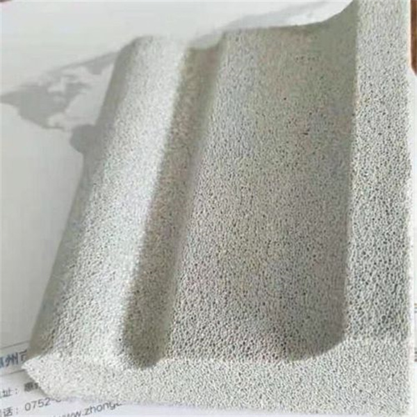 发泡陶瓷板及发泡陶瓷构件